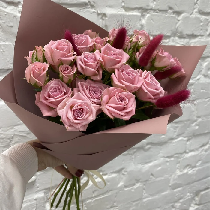 Мини букет из кустовых роз